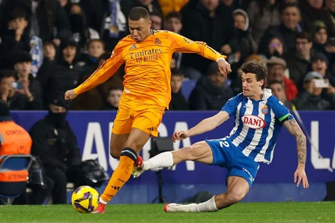 "هزيمة في برشلونة بسبب التحكيم المُشين".. ريال مدريد يفتح النار على حكم مباراة إسبانيول (صور)